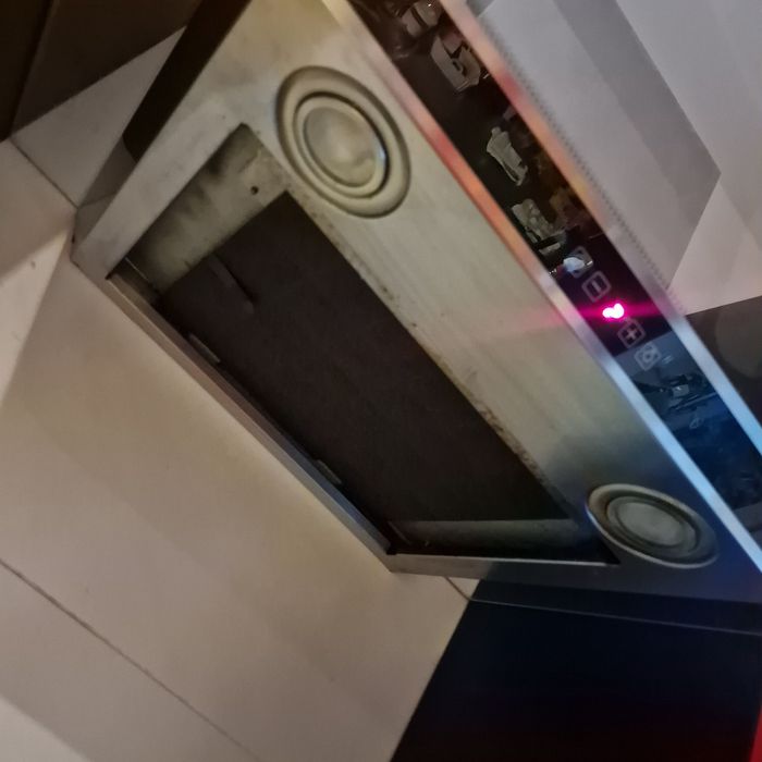 Okap kuchenny  metalowy  komin miejsce do przyczepienia magnesów