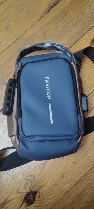 Torebka na ramie z ladowarka