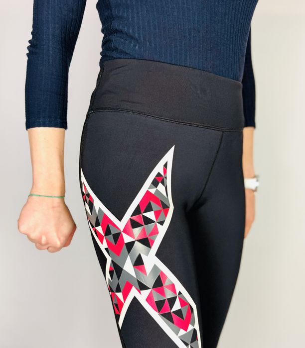 Czarne legginsy sportowe z wzorem S 36