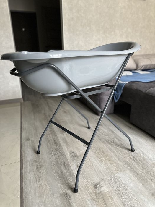 Дитяча ванночка з підставкою