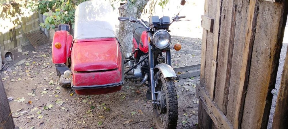 Продам мотоцикл Іж Юпітер 5 з боковим причепом (коляскою) — 1990 рік