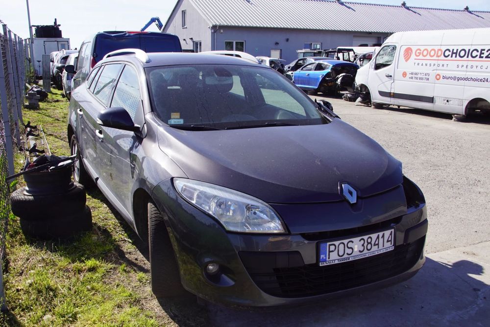 Auto na części - Renault Megane III 1.6 16V 110 KM K4M858 TL4030 TEB66 2011R Silnik Skrzynia Drzwi Błotnik Klapa Zderzak Lampa Lusterko Klamka Szyba Deska Kokpit Sterownik Moduł Czujnik Licznik Wyświetlacz Panel Kierownica