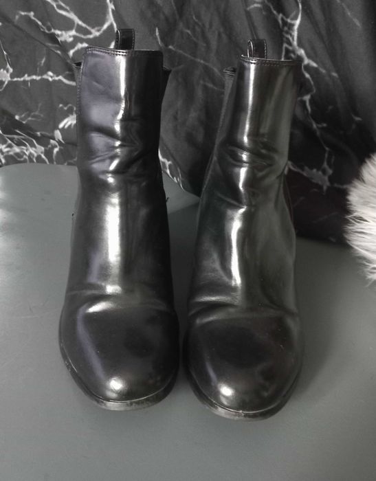 Czarne klasyczne botki na obcasie