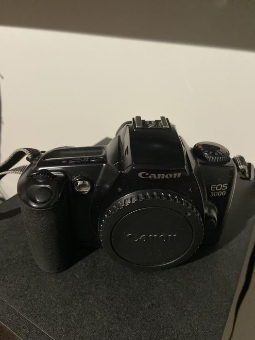 Canon EOS 3000.64332087058051122