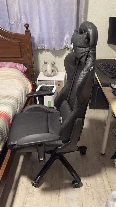 Cadeira Gaming ALPHA GAMER Vega (Até 150 kg - Elevador Classe 4 - Preto)