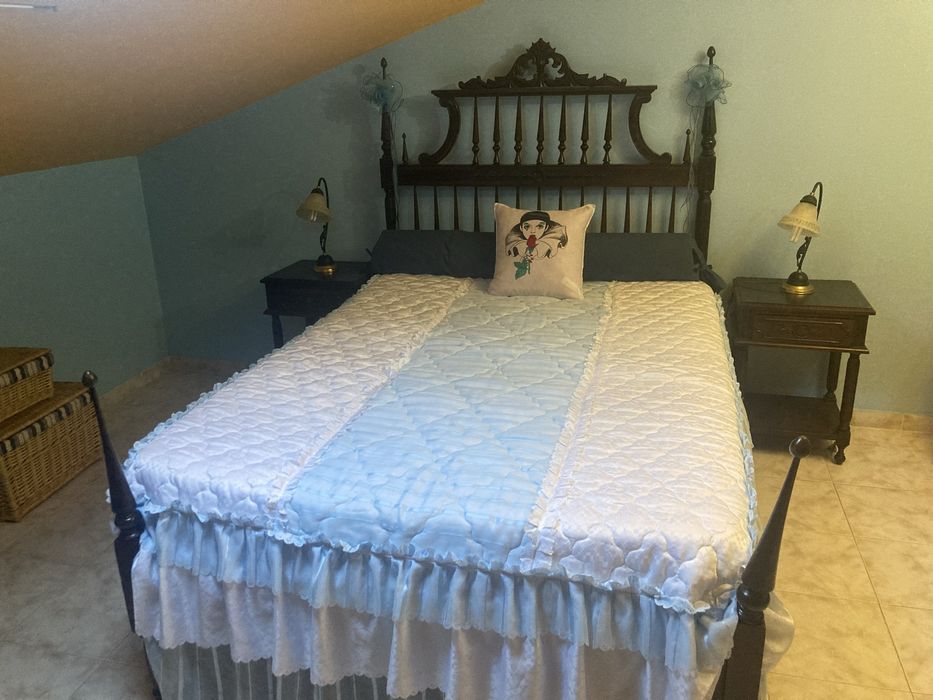 Mobília de quarto antiga com roupeiro 1