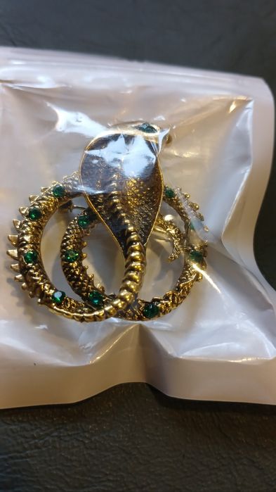 Булавка шпилькакобра