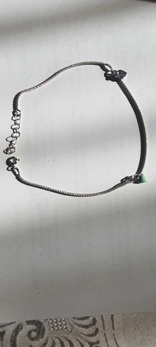 srebrna bransoletka na nogę z błękitnym emaliowanym sercem