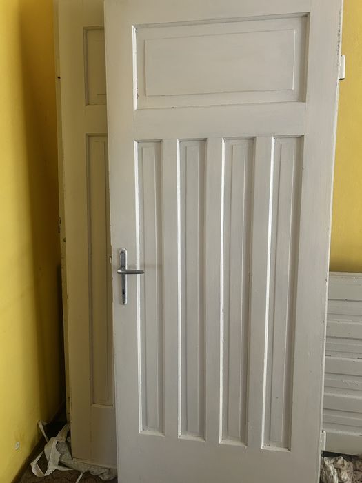 Stare drewniane drzwi z futrynami – ok. 10 par – klimat PRL / loft / renowacja