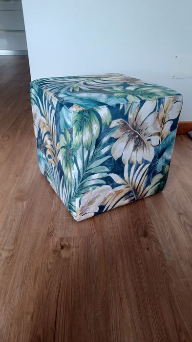 Conjunto de 6 cadeirões + 1 puff