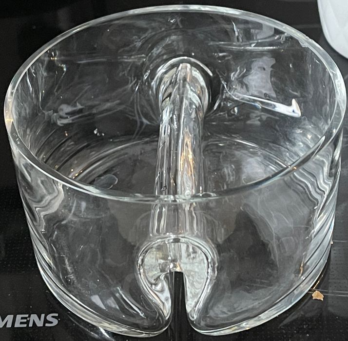 Szklana salaterka na przekąski.
Cena za przedmiot w stanie widocznym n