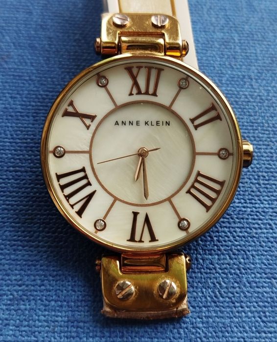 Продам часы Anne Klein 34 мм