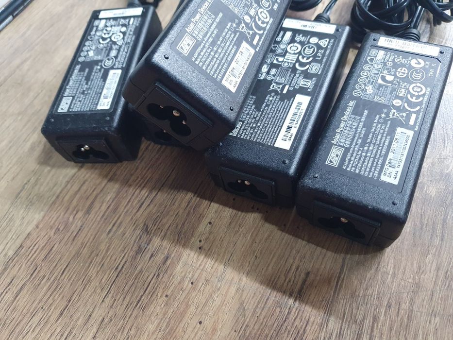 Зарядка зарядное блок питания живлення 12в/2.5а 30w APD оригінал