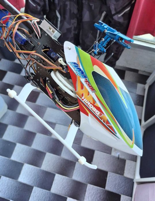 Helicóptero RC Telecomandado Hirobo Embla 450 – Estrutura Carbono