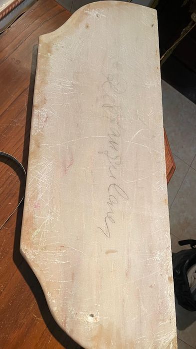 Mesa de latão  usada