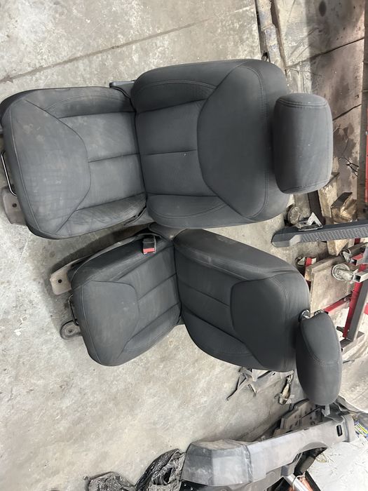 Jeep Wrangler JK 5 drzwiowy fotele przod