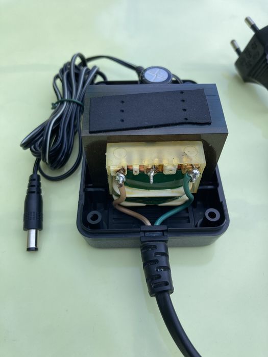 Samsung KNE-1412 AC Adaptor 14V 1,2A 28VA