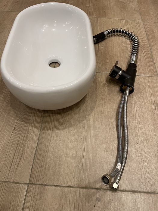 Umywalka z baterią