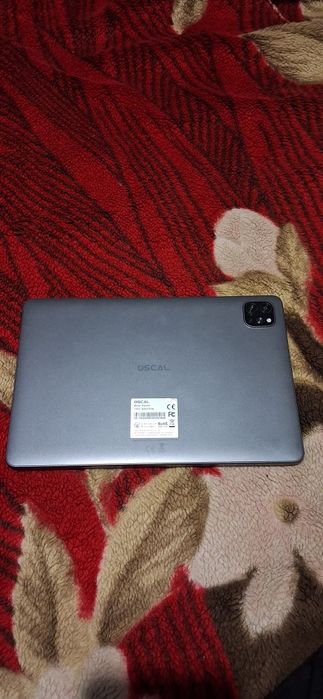 Планшет Oscal завис на включенії