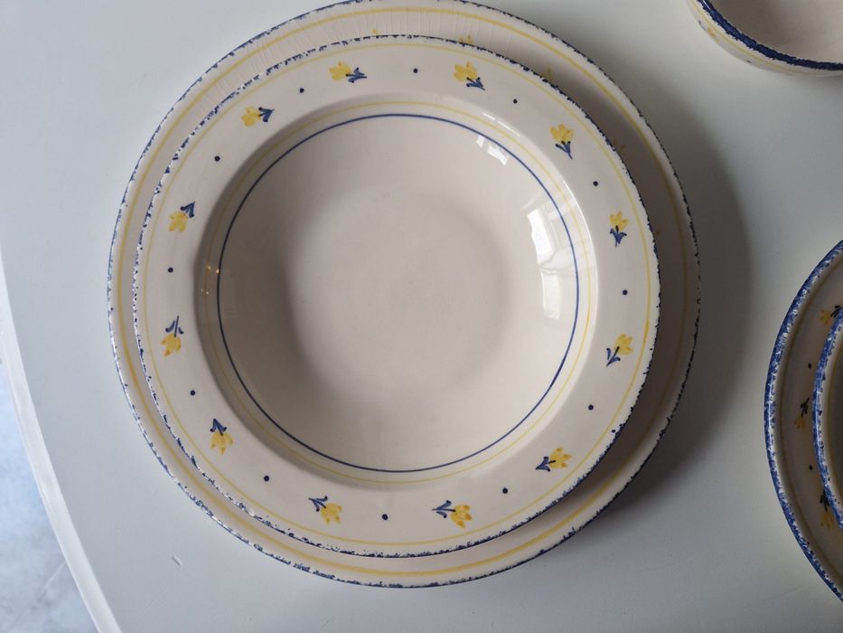 Serviço de jantar pintado à mão