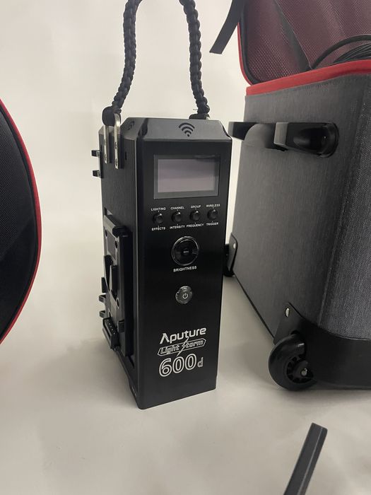 Studio Light Aputure 600d + Extras