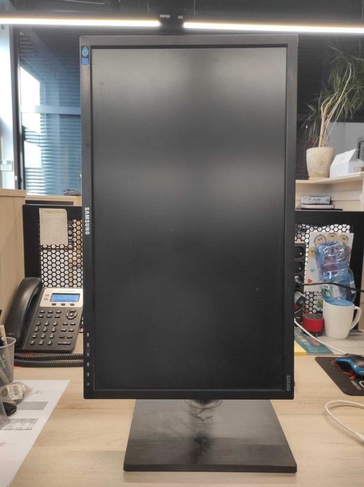 4 x Monitor, Samsung S23C650D, ASUS VP228