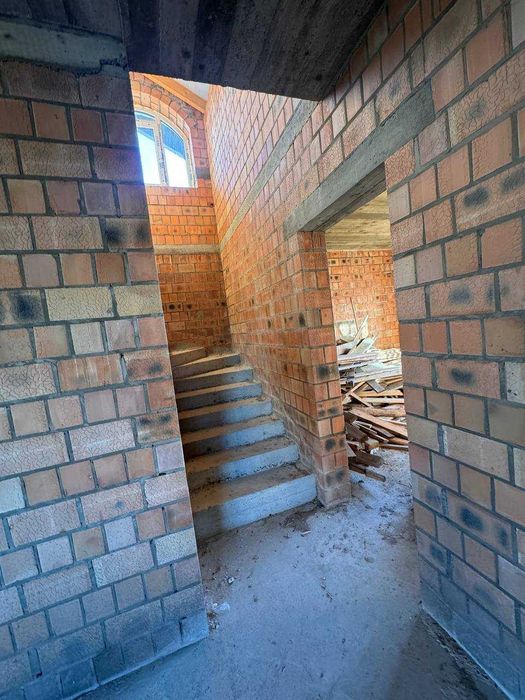 Продається новозбудований будинок в Остриці