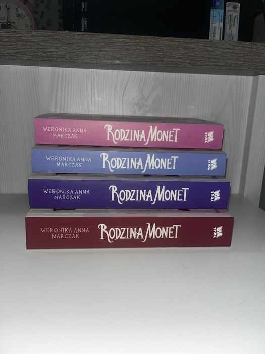 seria książek „Rodzina Monet”  Weronika Anna Marczak