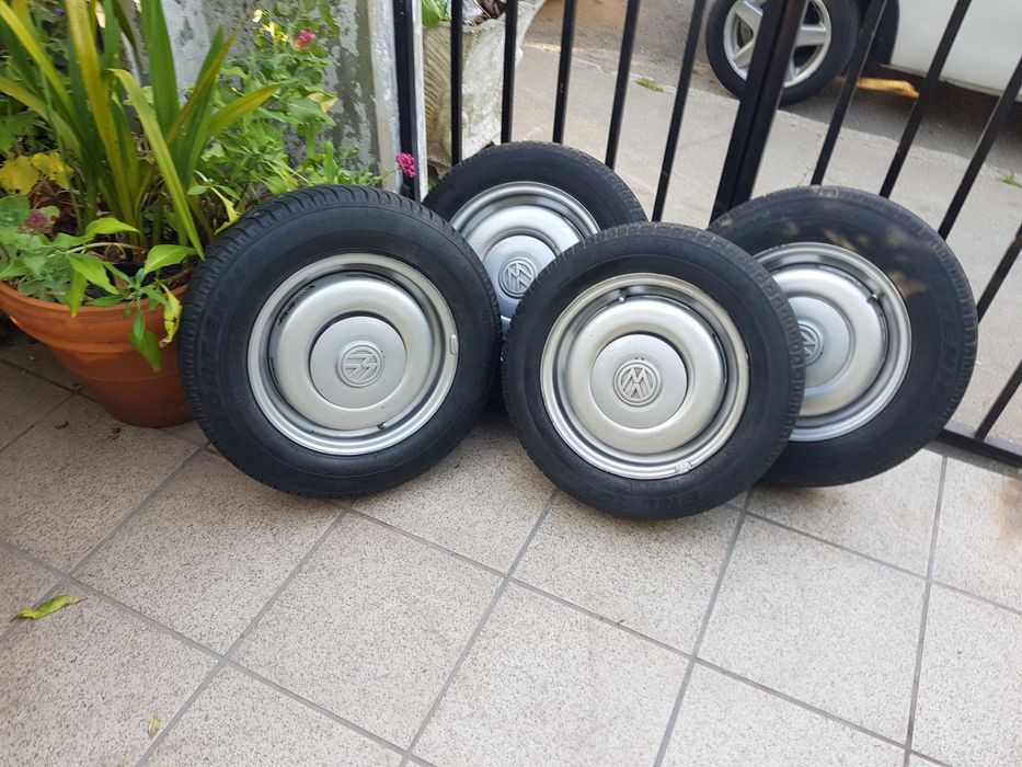 4 jantes vw 13 pneus tampas orig