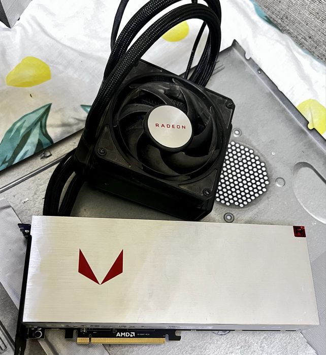 Radeon RX Vega 64 Liquid