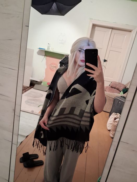 piękny duży, ciemny szalik