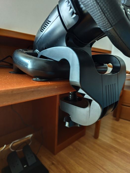 Volante com patilhas e pedais