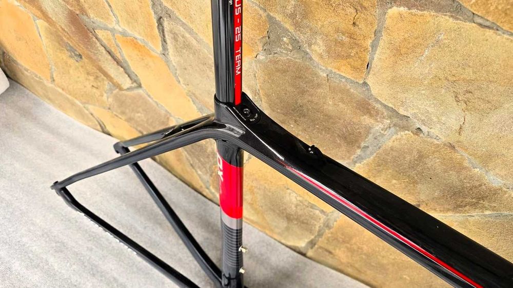 Карбонова шосейна рама Colnago CLX EVO