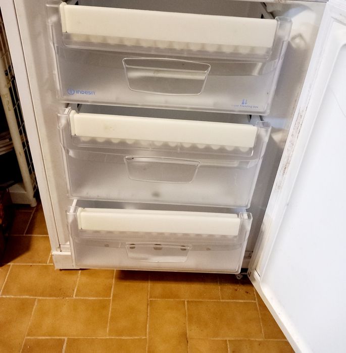 Frigorífico combinado  indesit 340 l