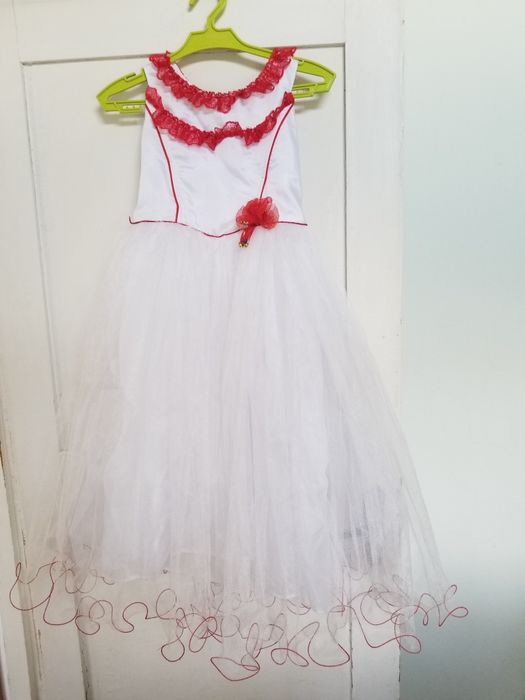 Платячко випускне, на дівчинку 6-7 років.