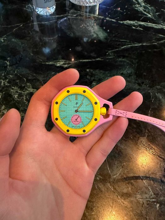 Limitowany Royal Pop Otg Roz – różowy case, żółty bezel, teal dial