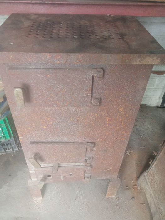 Piec żeliwny wolnostojący