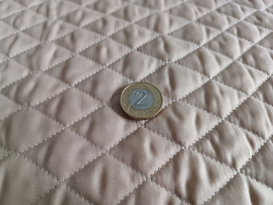 Kupon materiału pikowanego - pikowany materiał beżowy ponad 2 m2