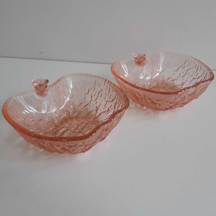 Duas Pequenas Taças Vidro Rosa Sobremesa Gelado Formato Maçã