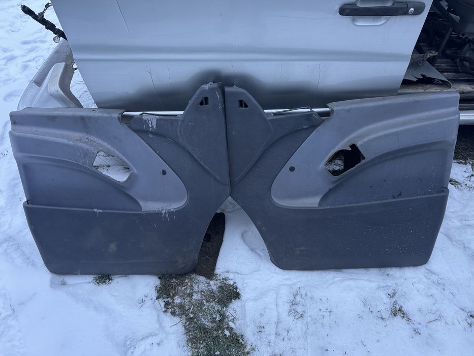 Продам пластик салона мерседес вито 638 оригинал