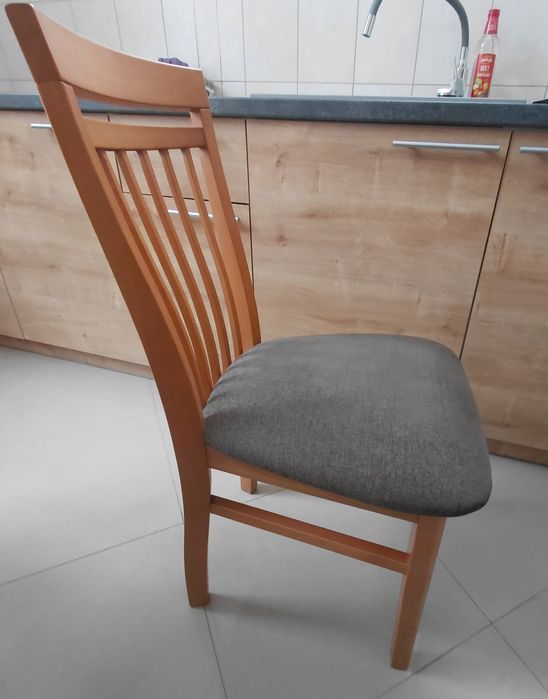 Stół z drewna bukowego z 4 krzesłami
