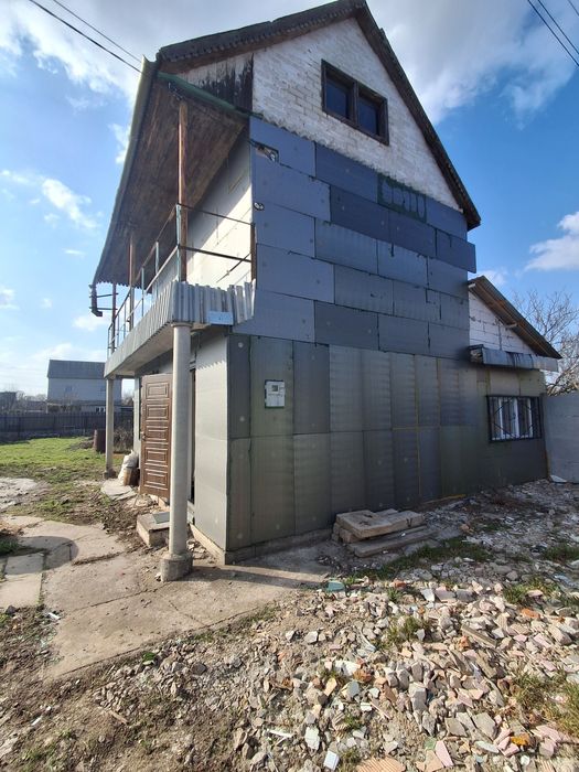 Продажа капитальной 2-х этажной Дачи.Рядом