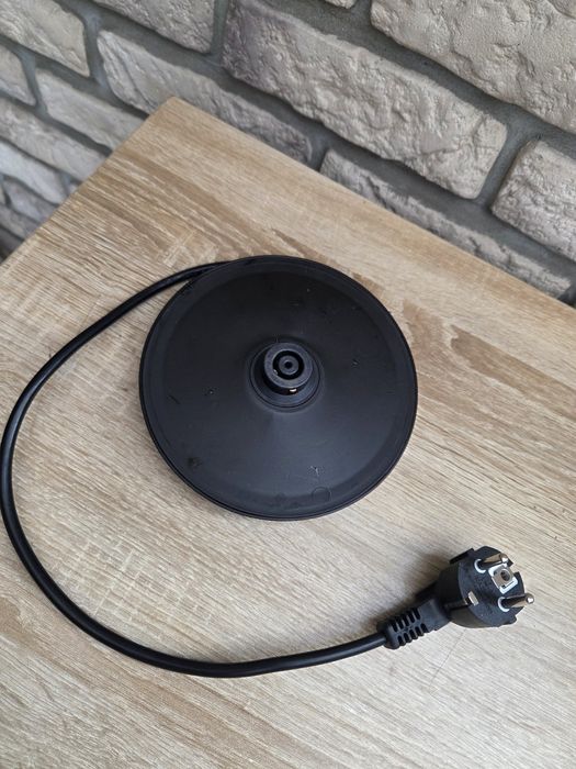 Nowy czarny czajnik elektryczny Łucznik
