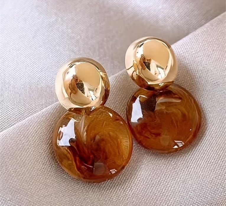 Brincos com âmbar e banho de ouro
