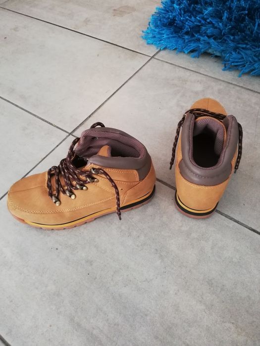 Vendo 3 pares de sapatos como novos
