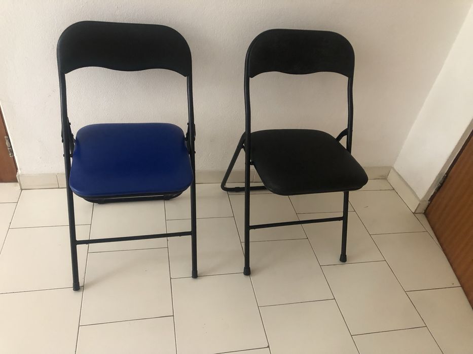 Cadeiras dobráveis em  bom estado.