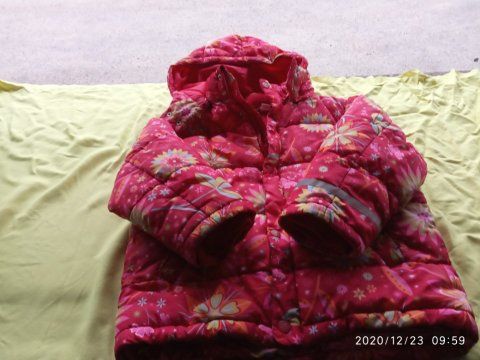 Продам курточку для девочки.