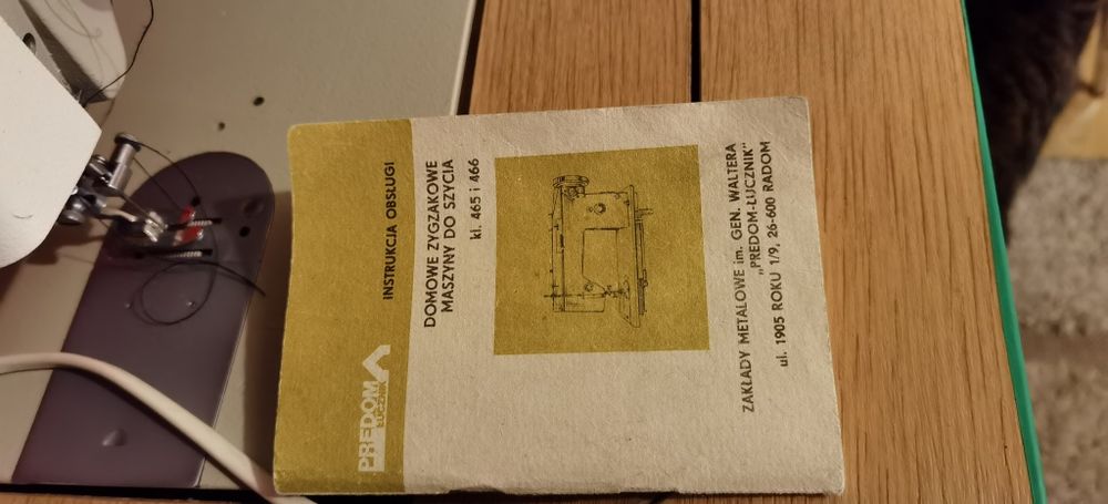 Maszyna do szycia Łucznik predom 466 z oryginal szafka i akcesoriami ...
