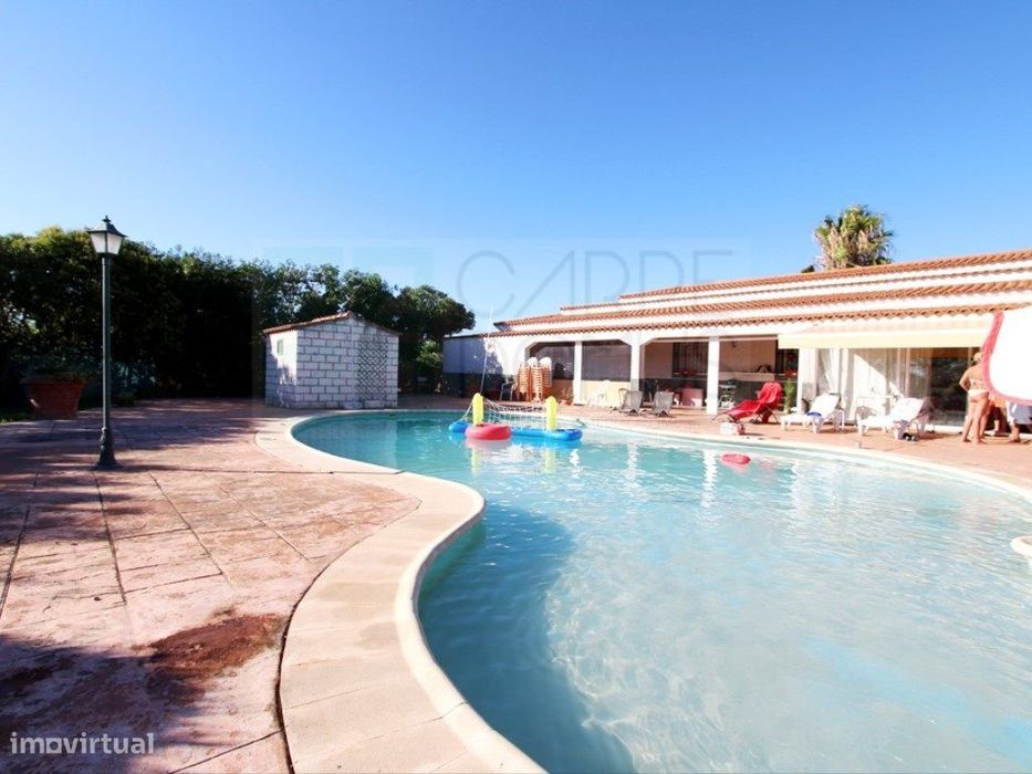 Quinta com moradia térrea T4, piscina com jardim, garagem e vinhas,...