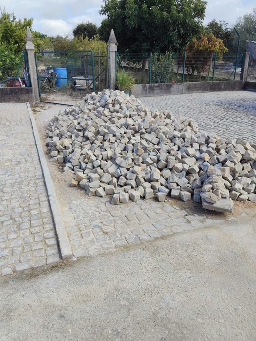 Pedra de calçada grande